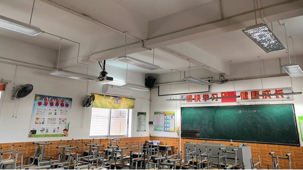 作为校园照明光健康推行者，华辉教育照明用护眼灯具推进教室照明改造