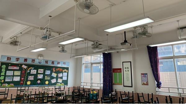 使用华辉教育照明进行教室照明改造，有效降低中小学生近视率