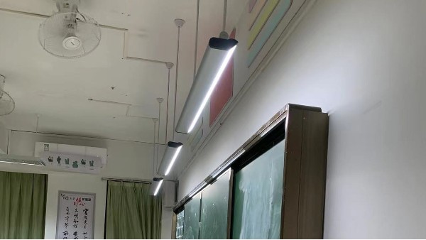 黑板灯革命：维格全光谱护眼灯如何照亮每一寸教学灵感