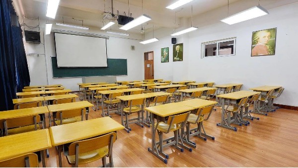 教室照明光环境不达标的教室灯具会对学生视力造成什么影响？