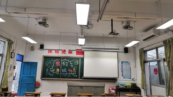 守护孩子视力健康——维格教育照明的<i style='color:red'>教室护眼灯</i>