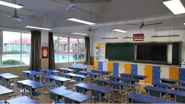 华辉教育照明打造教室优质照明光环境，让学生远离“近视镜”