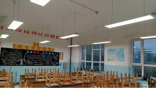 中小学生近视防控，教室照明改造有助改善他们的近视情况