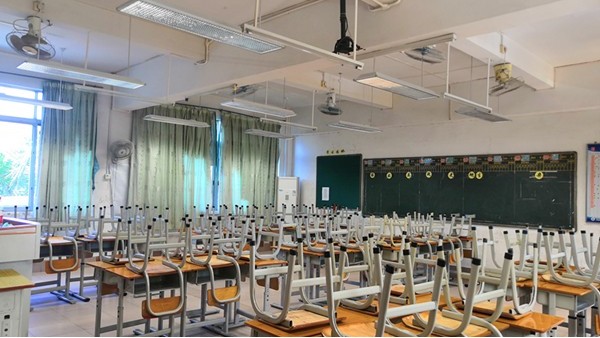 华辉教育照明改造教室照明后：光线更柔和、用眼更舒服