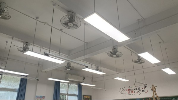 中小学校的教室照明改造一般是什么灯？