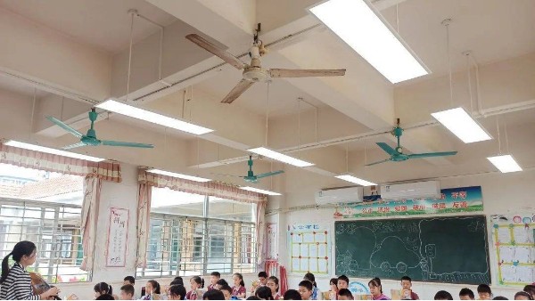 华辉教育照明为儿童青少年提供护眼舒适的教室照明光环境