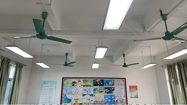 作为26年照明企业，华辉教育照明用护眼灯具推进教室照明改造