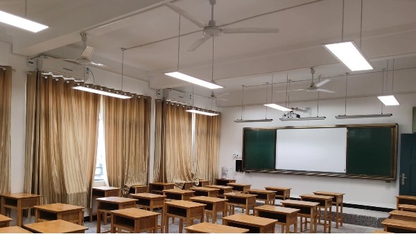 预防学生变成“<i style='color:red'>小眼镜</i>”，华辉教育照明一直在行动