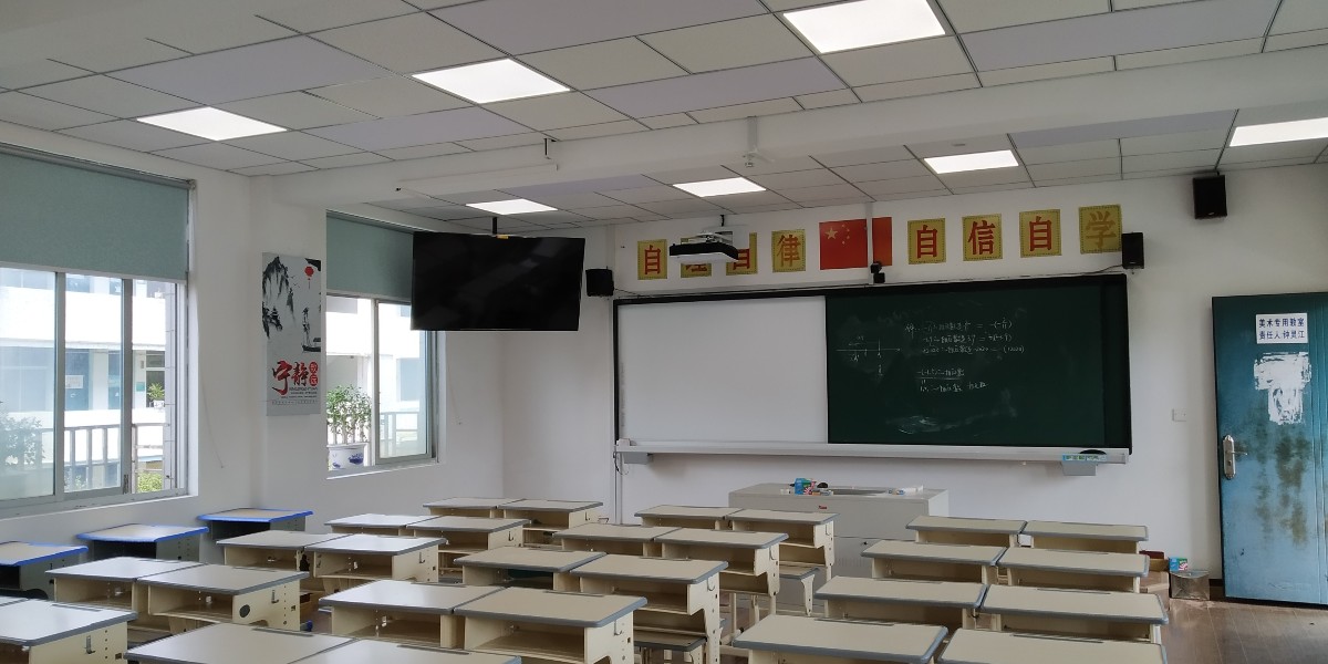案例｜华辉照明呵护温岭市学生的“<i style='color:red'>心灵之窗</i>”，让灯光更护眼