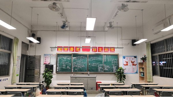 中小学校教室照明需要什么样的教室灯具才能符合国家标准？