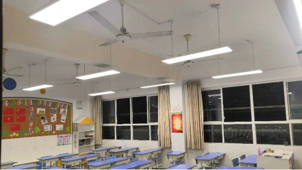 中小学校符合国家标准的教室照明应用什么灯具好？