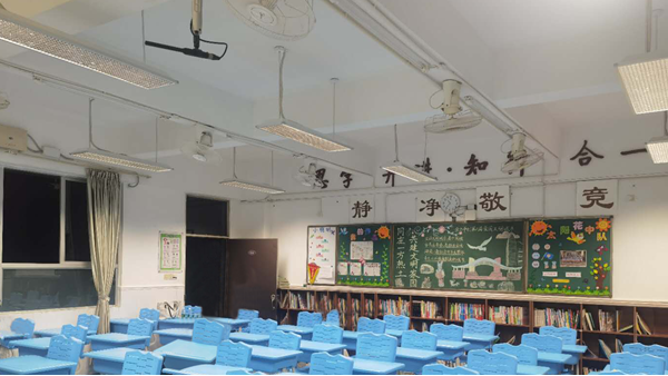 预防中小学生近视，要求教室照明卫生标准达标率为100％