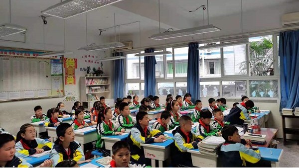 26年照明企业有保障，教室照明改造推荐选择华辉教育照明
