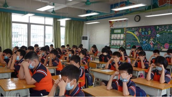 中小学校开展护眼灯“明眸亮眼”行动，打造教室优质照明光环境