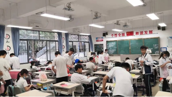 智慧照明，护眼伴读——维格教育照明<i style='color:red'>教室护眼灯</i>，为学生健康学习保驾护航