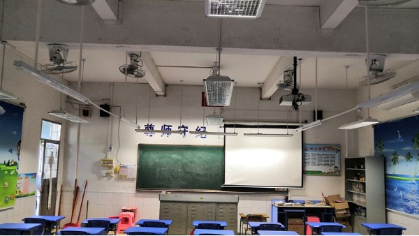教室照明改造不仅是“<i style='color:red'>新灯换旧灯</i>”，而是让教室灯光更柔和了