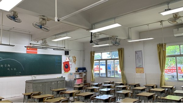 华辉教育照明专业研发护眼照明产品，致力于打造教室优质照明光环境