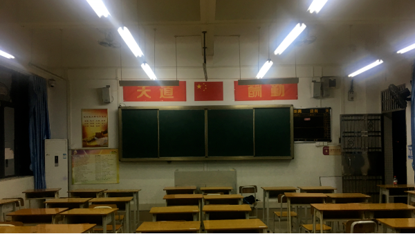 如何通过LED教室护眼灯具？做好青少年的近视防控