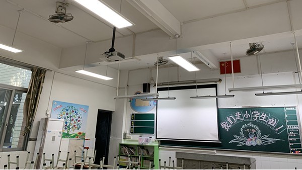 看不清黑板？教室照明的反光、眩光问题应该怎么处理？