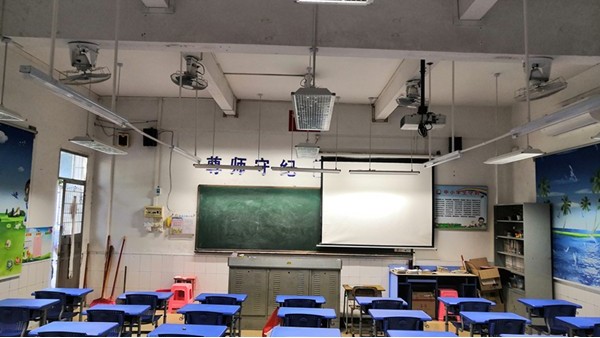 作为校园照明光健康推行者，华辉打造教室优质照明光环境